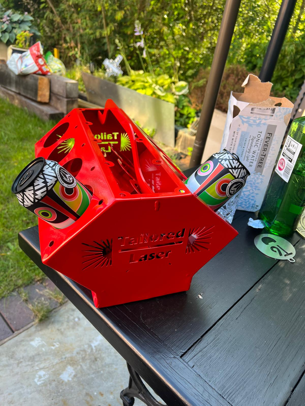 Engine block design can holder
